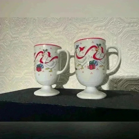 Vintage Japan Footed Christmas Tea Coffee Cups (2) Ducks Playing With Ribbon - Picture 2 of 7
